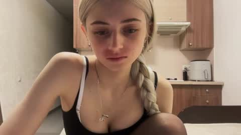 Snapshot of karensimilton chatting on May 16, 2026, 3:44 pm May online show from May 16, 2026, 3:44 pm