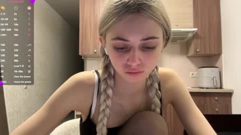 Snapshot of karensimilton chatting on May 18, 2026, 3:29 pm May online show from May 18, 2026, 3:29 pm