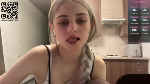 Snapshot of karensimilton chatting on May 23, 2026, 4:11 pm May online show from May 23, 2026, 4:11 pm