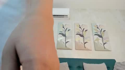 Kari  online show from November 24, 2025, 7:13 pm