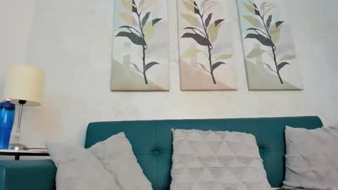 Kari  online show from November 27, 2025, 7:16 pm