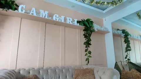 Kari  online show from December 3, 2025, 7:12 pm