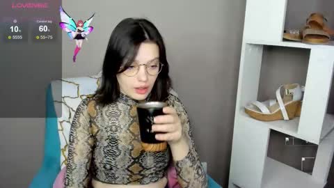 karina online show from November 17, 2025, 2:28 am