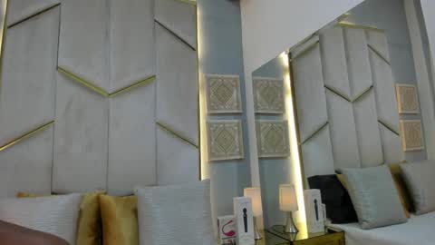 karinaacox online show from April 19, 2026, 12:37 pm