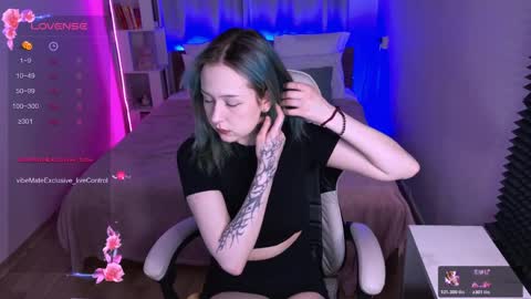 Karina online show from April 10, 2026, 9:03 am