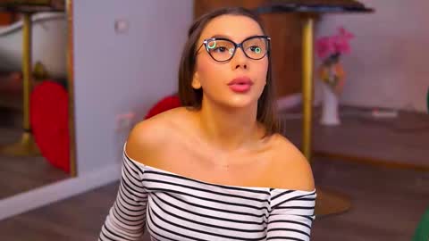 Karina online show from November 13, 2025, 9:41 am