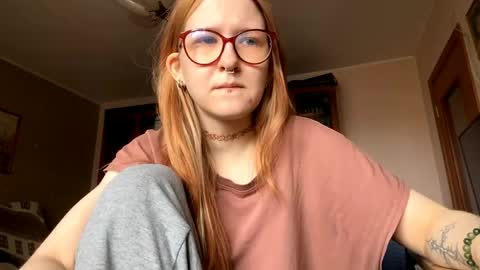 Karina online show from April 19, 2026, 7:51 am