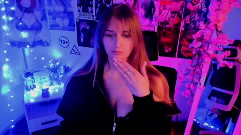 Karla online show from November 13, 2025, 1:43 pm