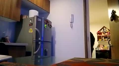 Karla Gonzaless online show from November 17, 2025, 9:37 am