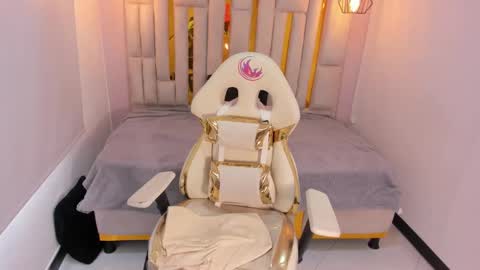 Karla  online show from February 15, 2025, 5:28 pm