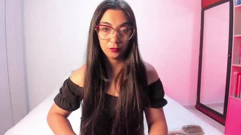Snapshot of karla_hernandez chatting on June 5, 2026, 10:43 am Karla online show from June 5, 2026, 10:43 am