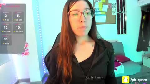 Snapshot of karla_honey_ chatting on July 15, 2026, 9:20 pm Karla online show from July 15, 2026, 9:20 pm