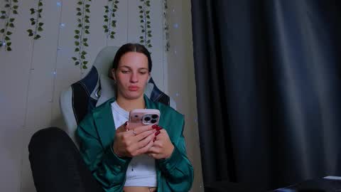 karla_lim online show from October 18, 2025, 10:32 pm