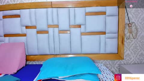 karolina  online show from September 15, 2025, 7:14 pm