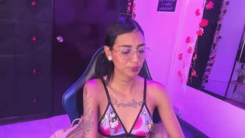 karlaslutskinny__ online show from April 23, 2026, 9:39 pm