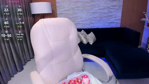 Snapshot of karlie_small chatting on July 16, 2026, 3:23 am Karli online show from July 16, 2026, 3:23 am