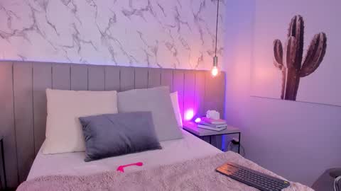 karlla_brown online show from October 30, 2025, 1:45 pm