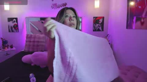 Snapshot of karly_moonn chatting on November 14, 2025, 8:51 pm Karly Moonns online show from November 14, 2025, 8:51 pm