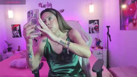 Snapshot of karly_moonn chatting on November 19, 2025, 3:34 pm Karly Moonns online show from November 19, 2025, 3:34 pm