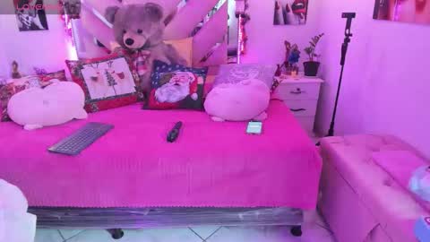 Snapshot of karly_moonn chatting on December 2, 2025, 9:21 pm Karly Moonns online show from December 2, 2025, 9:21 pm