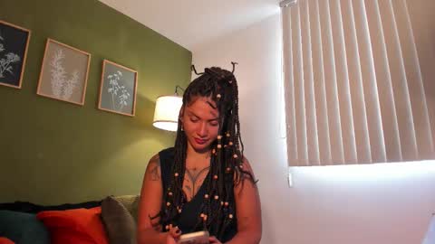 Karlye online show from November 10, 2025, 4:50 pm