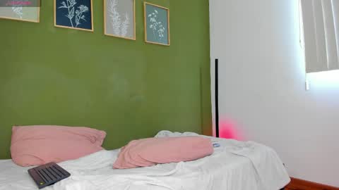 Karlye online show from April 9, 2026, 8:36 pm