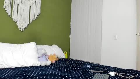 Karlye online show from April 19, 2026, 1:49 am