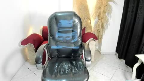 Snapshot of karlye_hot chatting on May 9, 2026, 1:55 am KARLYE online show from May 9, 2026, 1:55 am
