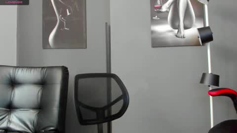   online show from September 30, 2025, 4:45 pm