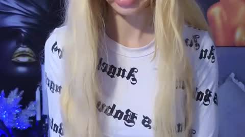 Julia online show from March 9, 2026, 3:49 pm