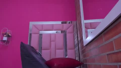 Laura online show from November 12, 2025, 7:57 pm