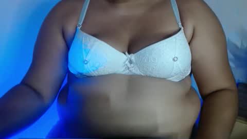 karolbb21 online show from November 30, 2025, 10:58 pm