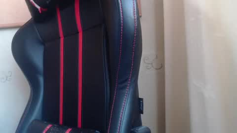 Snapshot of karolhorny96 chatting on February 17, 2025, 1:32 pm Karol online show from February 17, 2025, 1:32 pm