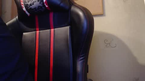 Snapshot of karolhorny96 chatting on November 25, 2025, 3:01 pm Karol online show from November 25, 2025, 3:01 pm