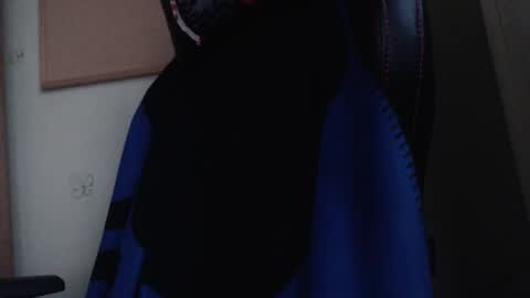 Snapshot of karolhorny96 chatting on December 15, 2025, 2:21 pm Karol online show from December 15, 2025, 2:21 pm