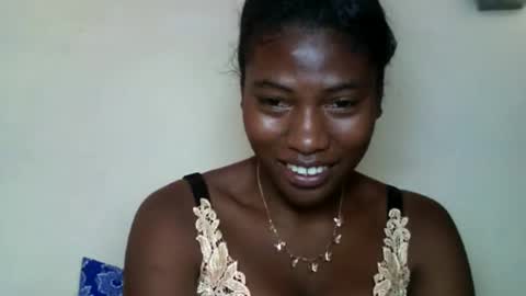Snapshot of karoliee chatting on April 17, 2026, 7:44 am karoliee online show from April 17, 2026, 7:44 am