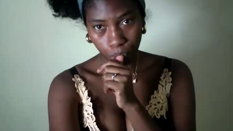 Snapshot of karoliee chatting on April 21, 2026, 7:28 pm karoliee online show from April 21, 2026, 7:28 pm