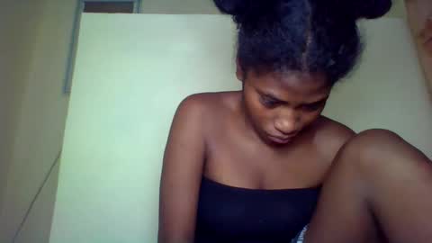 Snapshot of karoliee chatting on April 26, 2026, 6:27 pm karoliee online show from April 26, 2026, 6:27 pm