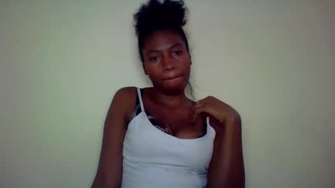 Snapshot of karoliee chatting on April 30, 2026, 9:37 am karoliee online show from April 30, 2026, 9:37 am