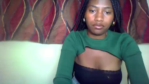 Snapshot of karoliee chatting on May 17, 2026, 5:53 pm karoliee online show from May 17, 2026, 5:53 pm