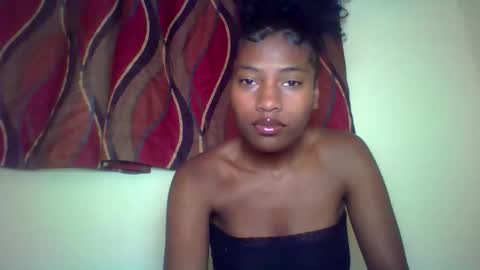 Snapshot of karoliee chatting on May 26, 2026, 10:33 am karoliee online show from May 26, 2026, 10:33 am