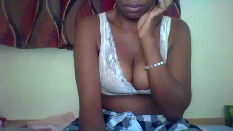 Snapshot of karoliee chatting on May 27, 2026, 8:11 am karoliee online show from May 27, 2026, 8:11 am