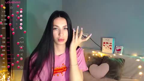 Kira online show from December 2, 2025, 1:55 am