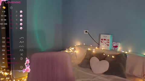 Kira online show from April 21, 2026, 2:51 am