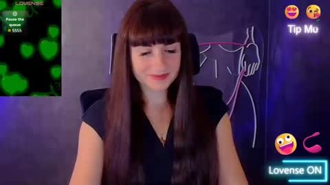 Caroline online show from September 26, 2025, 5:44 am