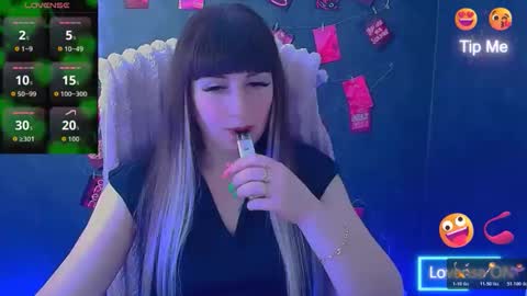 Snapshot of karolina_mia chatting on May 15, 2026, 6:09 am Caroline online show from May 15, 2026, 6:09 am