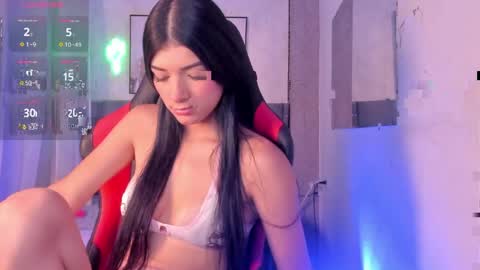Snapshot of karolina_vince chatting on April 24, 2026, 8:55 pm Karo online show from April 24, 2026, 8:55 pm
