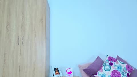 karolinahill online show from December 22, 2024, 3:33 pm