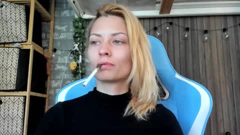 karoline121 online show from September 19, 2025, 12:06 pm