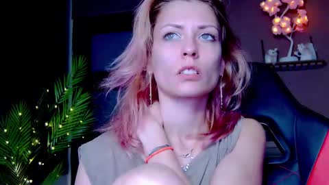 karoline121 online show from December 5, 2025, 8:38 pm